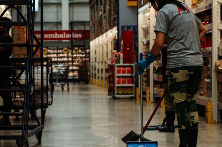 即时零售：五年内迈向万亿市场，重塑本地消费生态