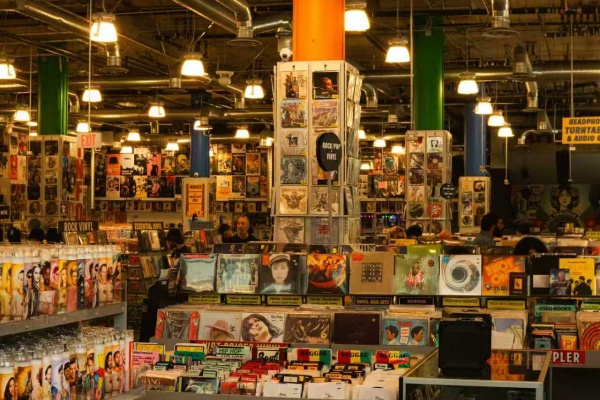 即时零售行业全景分析：规模突破6500亿，县域市场成新增长极